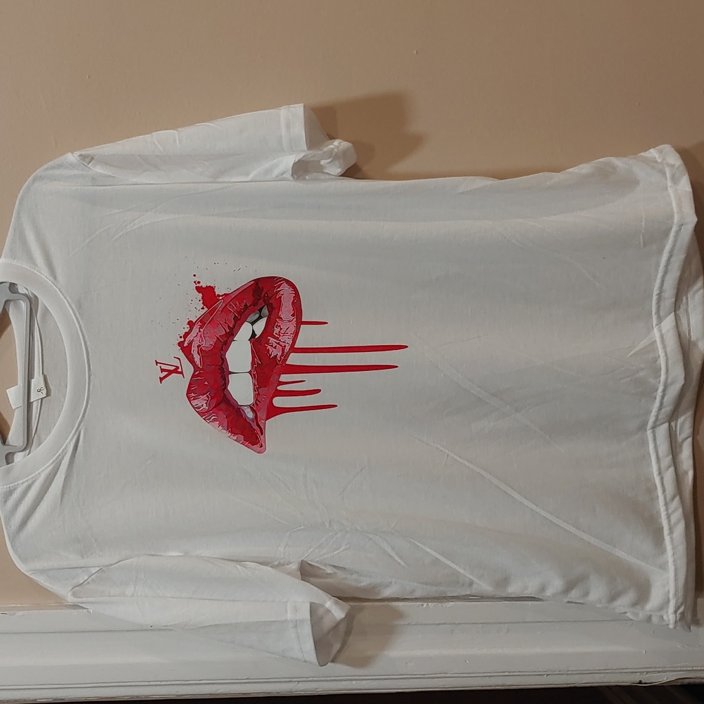 NWOT--TSHIRT--LARGE